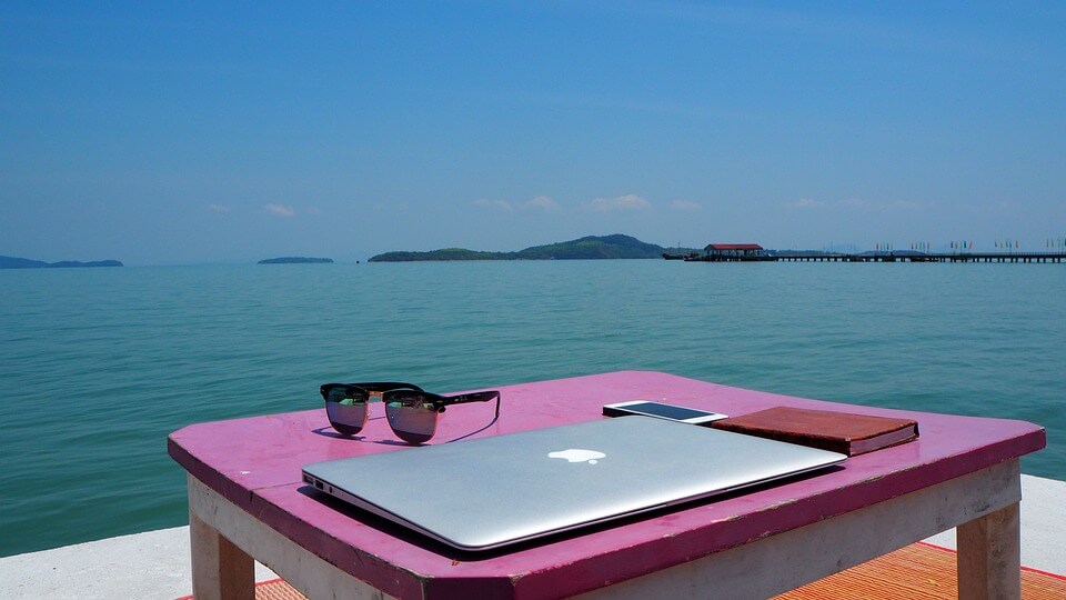 digital nomadism lets you work anywhere
