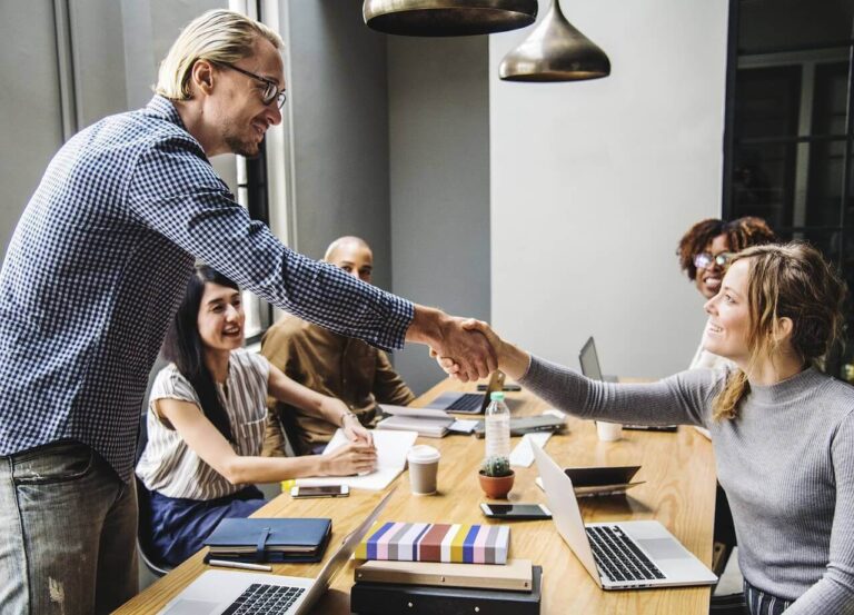 4 ways to manage client expectations for creative agencies image