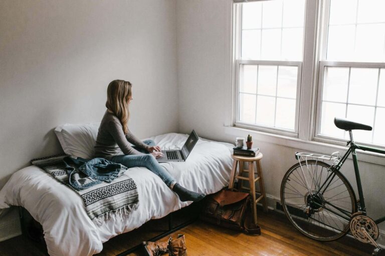 How to cope with isolation while self-isolating image